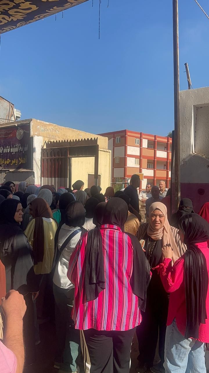 توافد طلاب الثانوية العامة لدخول اللجان في الدقهلية توافد طلاب الثانوية العامة لدخول اللجان في الدقهلية