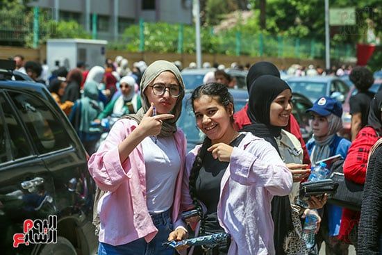 فرحة لدى طلاب ادبى فرحة لدى طلاب ادبى