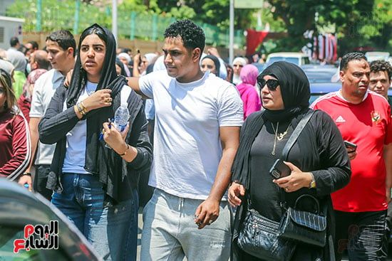 مساندة الأسرة لابنائهم بعد الامتحان مساندة الأسرة لابنائهم بعد الامتحان
