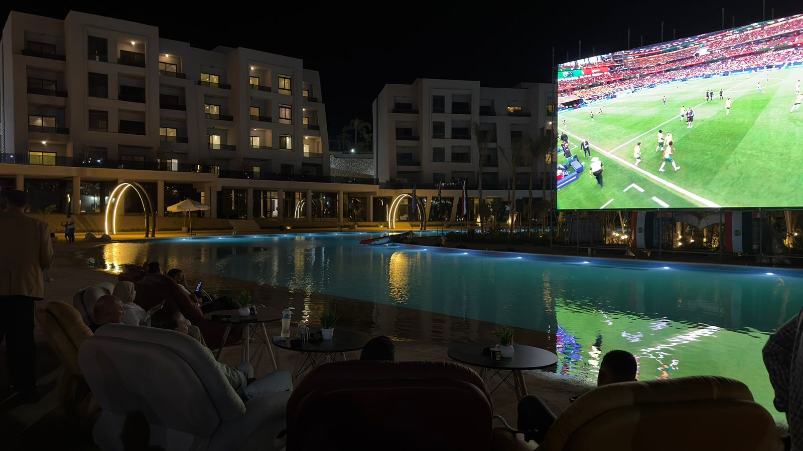 احتفالات في مدينة الجلالة بعد هدف منتخب مصر الأول أمام أستراليا (1) احتفالات في مدينة الجلالة بعد هدف منتخب مصر الأول أمام أستراليا (1)
