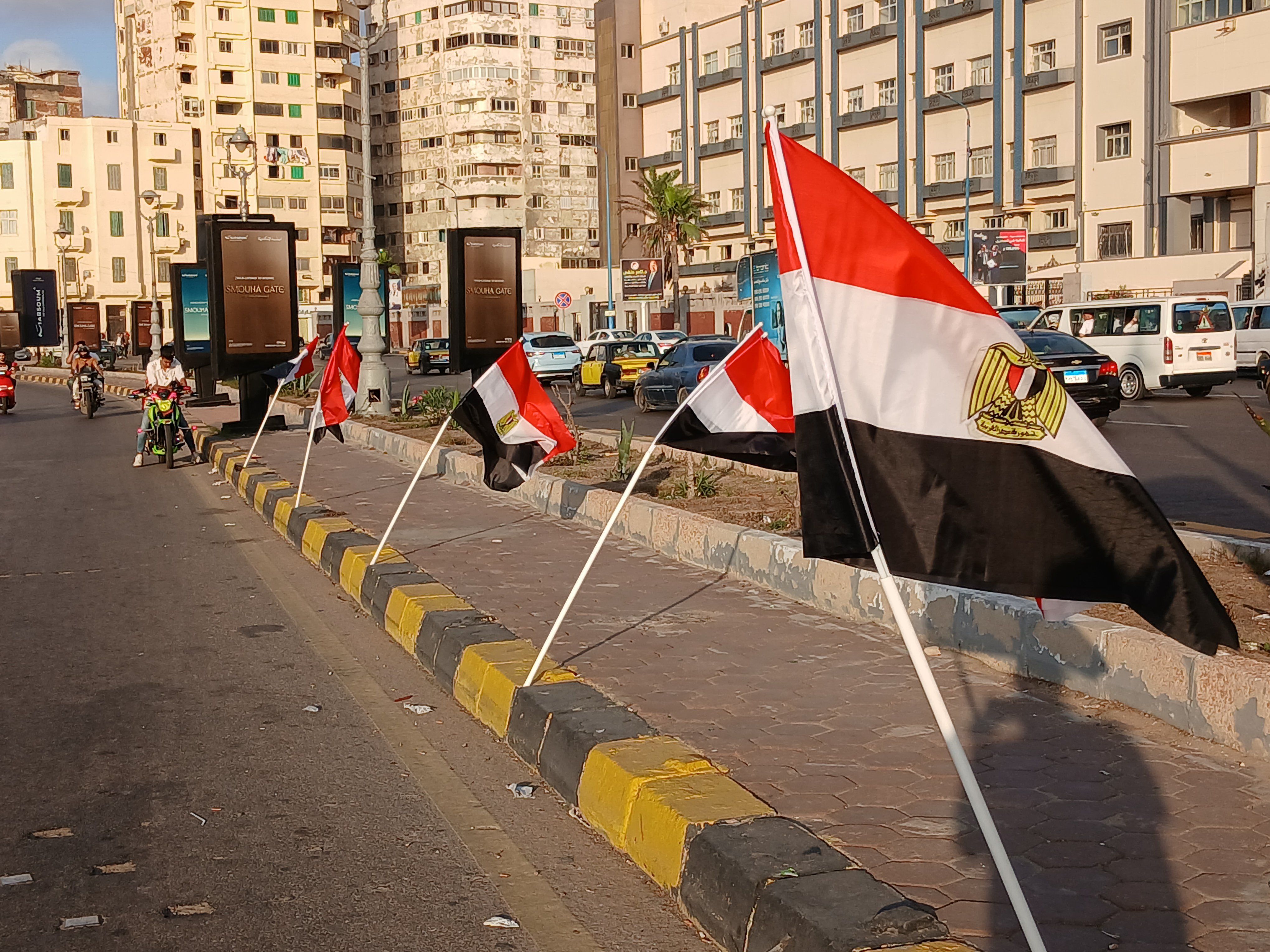 اعلام مصر علي كورنيش الإسكندرية اعلام مصر علي كورنيش الإسكندرية