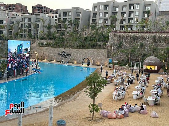 مدينة الجلالة تستقبل الجماهير لمتابعة مواجهة الفراعنة وأستراليا (6) مدينة الجلالة تستقبل الجماهير لمتابعة مواجهة الفراعنة وأستراليا (6)