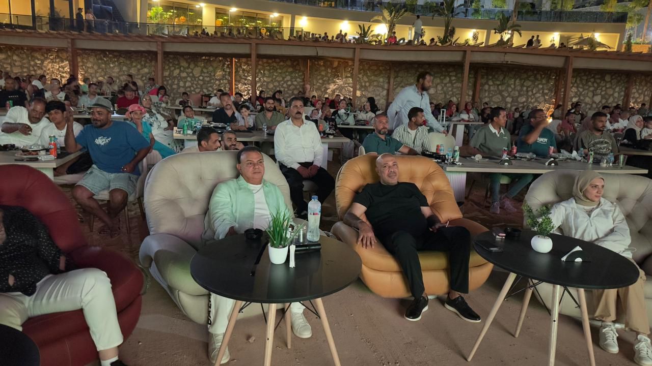 احتفالات في مدينة الجلالة بعد هدف منتخب مصر الأول أمام أستراليا (4) احتفالات في مدينة الجلالة بعد هدف منتخب مصر الأول أمام أستراليا (4)