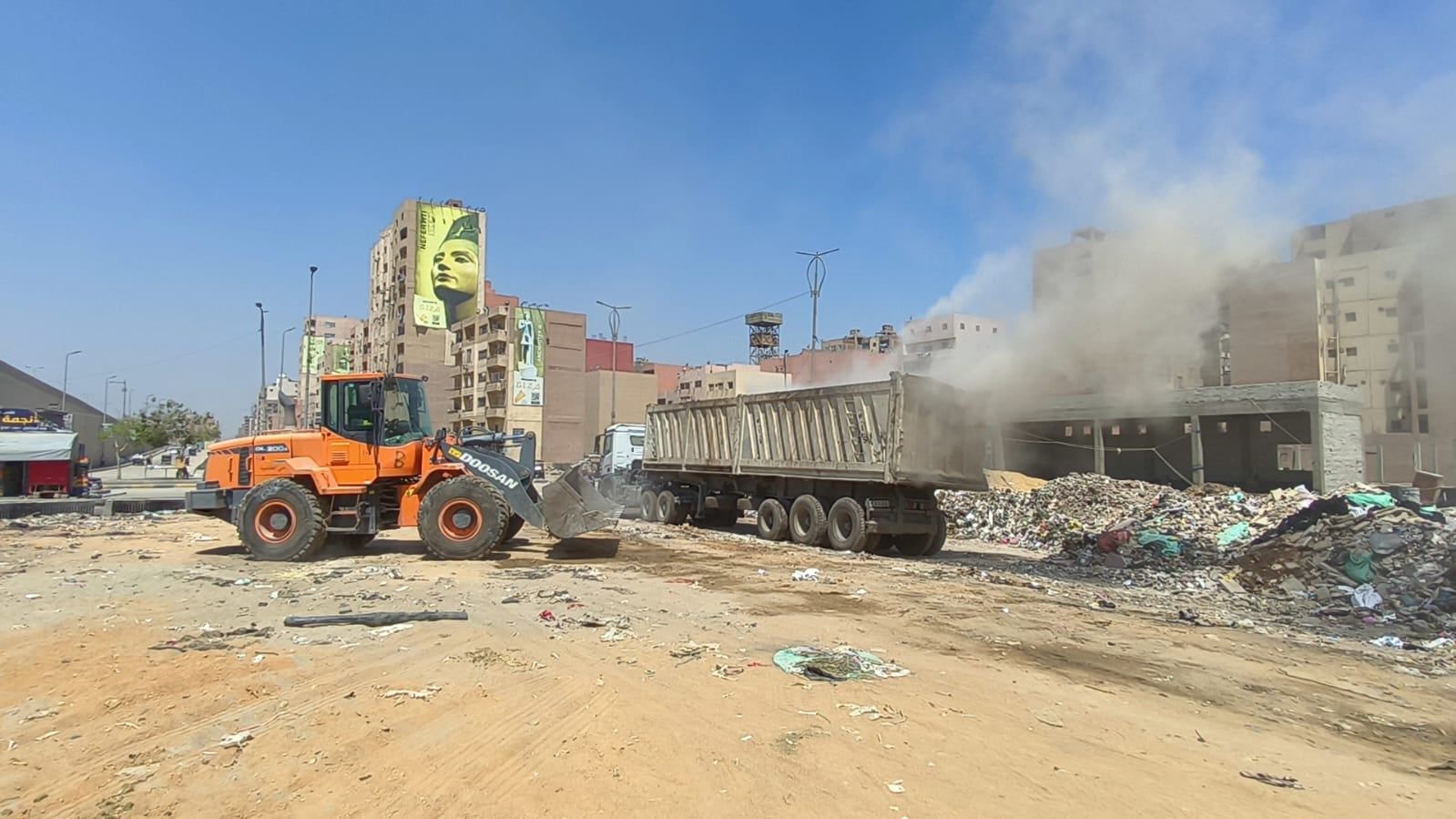 رفع مخلفات الرتش بمنطقة موقف الأتوبيس العشروا (2) رفع مخلفات الرتش بمنطقة موقف الأتوبيس العشروا (2)