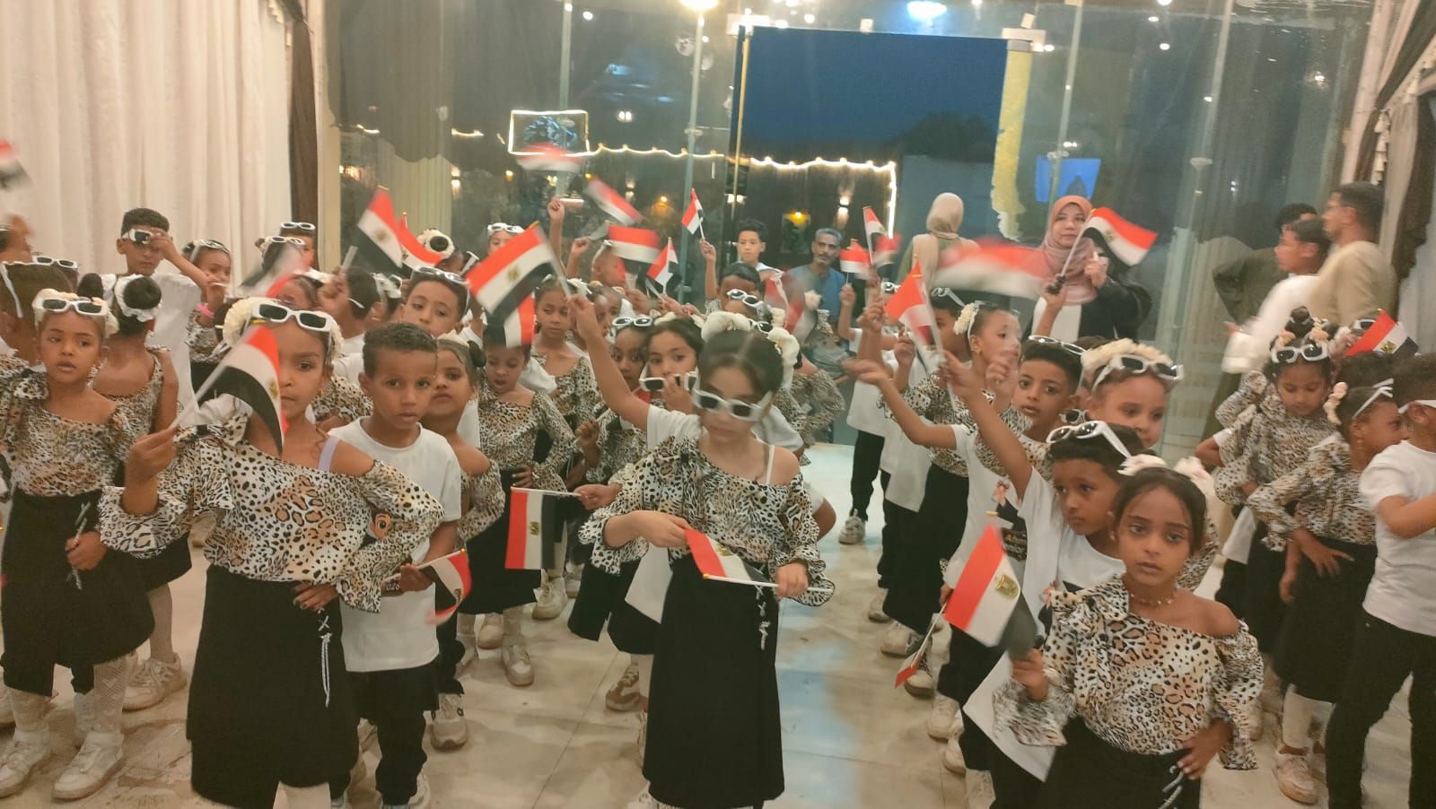 أطفال جنوب الأقصر يحتفلون على طريقتهم بصعود منتخب مصر أطفال جنوب الأقصر يحتفلون على طريقتهم بصعود منتخب مصر