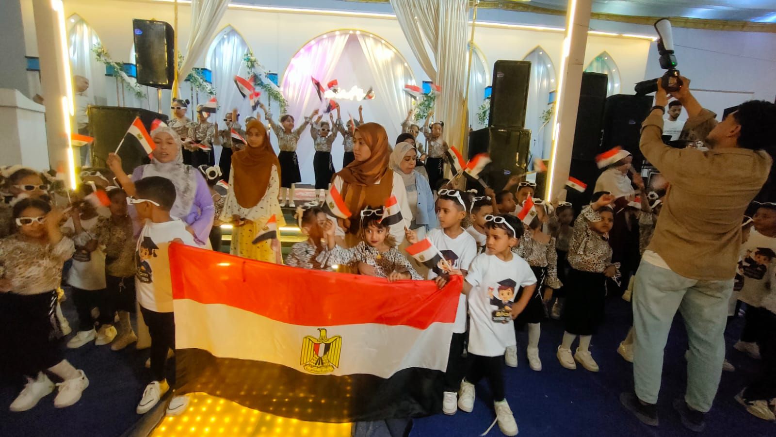 أطفال جنوب الأقصر يحتفلون على طريقتهم بصعود منتخب مصر للدور القادم أطفال جنوب الأقصر يحتفلون على طريقتهم بصعود منتخب مصر للدور القادم