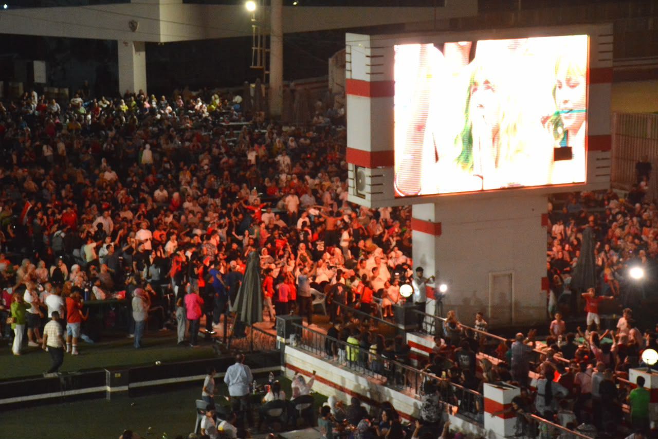 الآلاف من أعضاء الزمالك يحتفلون بالتأهل التاريخي لمنتخب مصر لدور الـ16 بكأس العالم 2 الآلاف من أعضاء الزمالك يحتفلون بالتأهل التاريخي لمنتخب مصر لدور الـ16 بكأس العالم 2