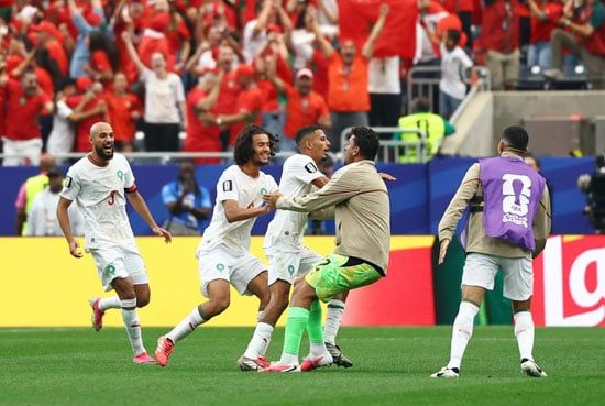 احتفال لاعبى منتخب المغرب بالهدف الأول احتفال لاعبى منتخب المغرب بالهدف الأول