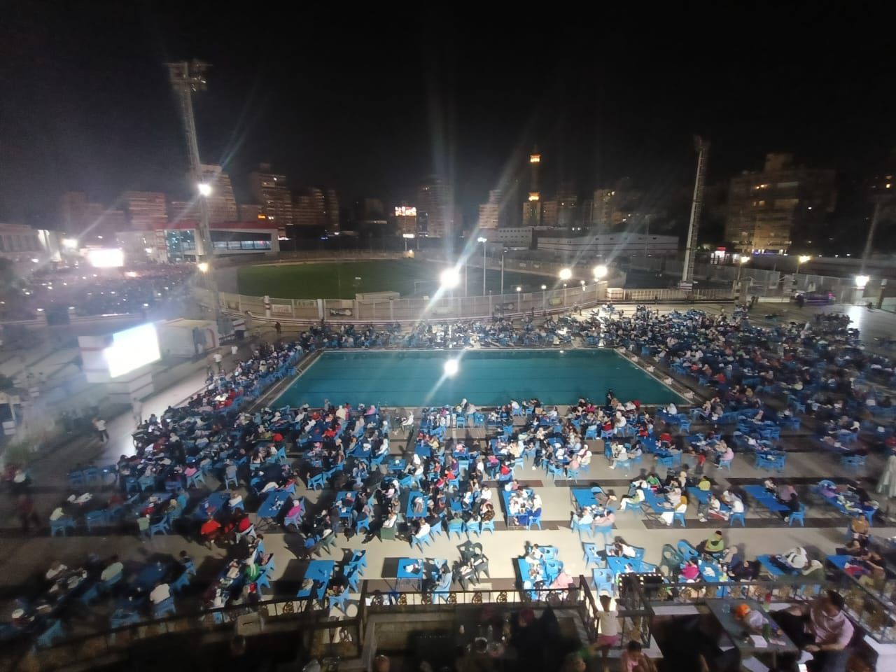 الآلاف من أعضاء الزمالك يحتفلون بالتأهل التاريخي لمنتخب مصر لدور الـ16 بكأس العالم الآلاف من أعضاء الزمالك يحتفلون بالتأهل التاريخي لمنتخب مصر لدور الـ16 بكأس العالم