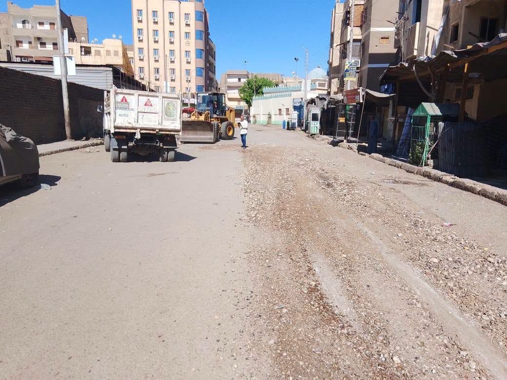 تمهيد وتسوية شوارع أرمنت واستجابة فورية لمطالب المواطنين بشارع الشهيد تمهيد وتسوية شوارع أرمنت واستجابة فورية لمطالب المواطنين بشارع الشهيد