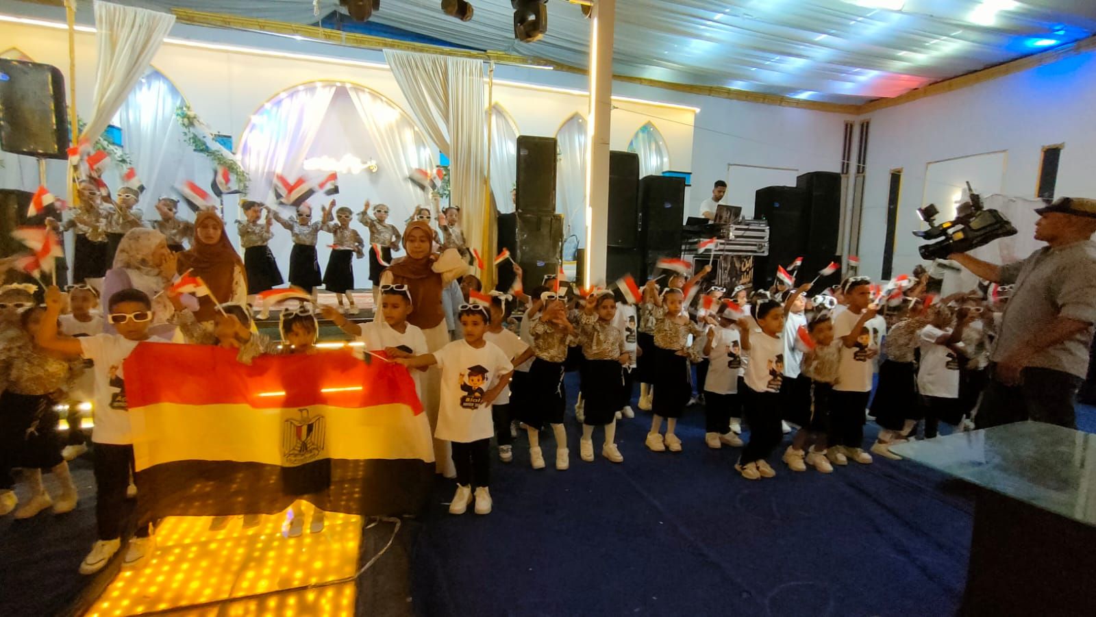 فرحة الأطفال احتفالا بصعود المنتخب المصرى للدور الـ16 فرحة الأطفال احتفالا بصعود المنتخب المصرى للدور الـ16
