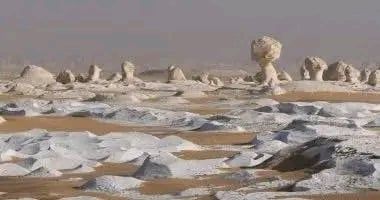 تكوينات صخور الصحراء البيضاء تكوينات صخور الصحراء البيضاء