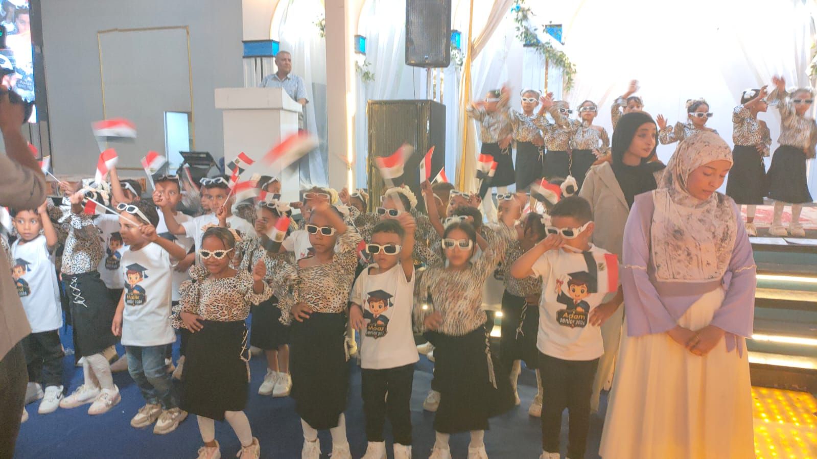 أطفال جنوب الأقصر يحتفلون على طريقتهم بصعود منتخب مصر للدور الـ16 أطفال جنوب الأقصر يحتفلون على طريقتهم بصعود منتخب مصر للدور الـ16