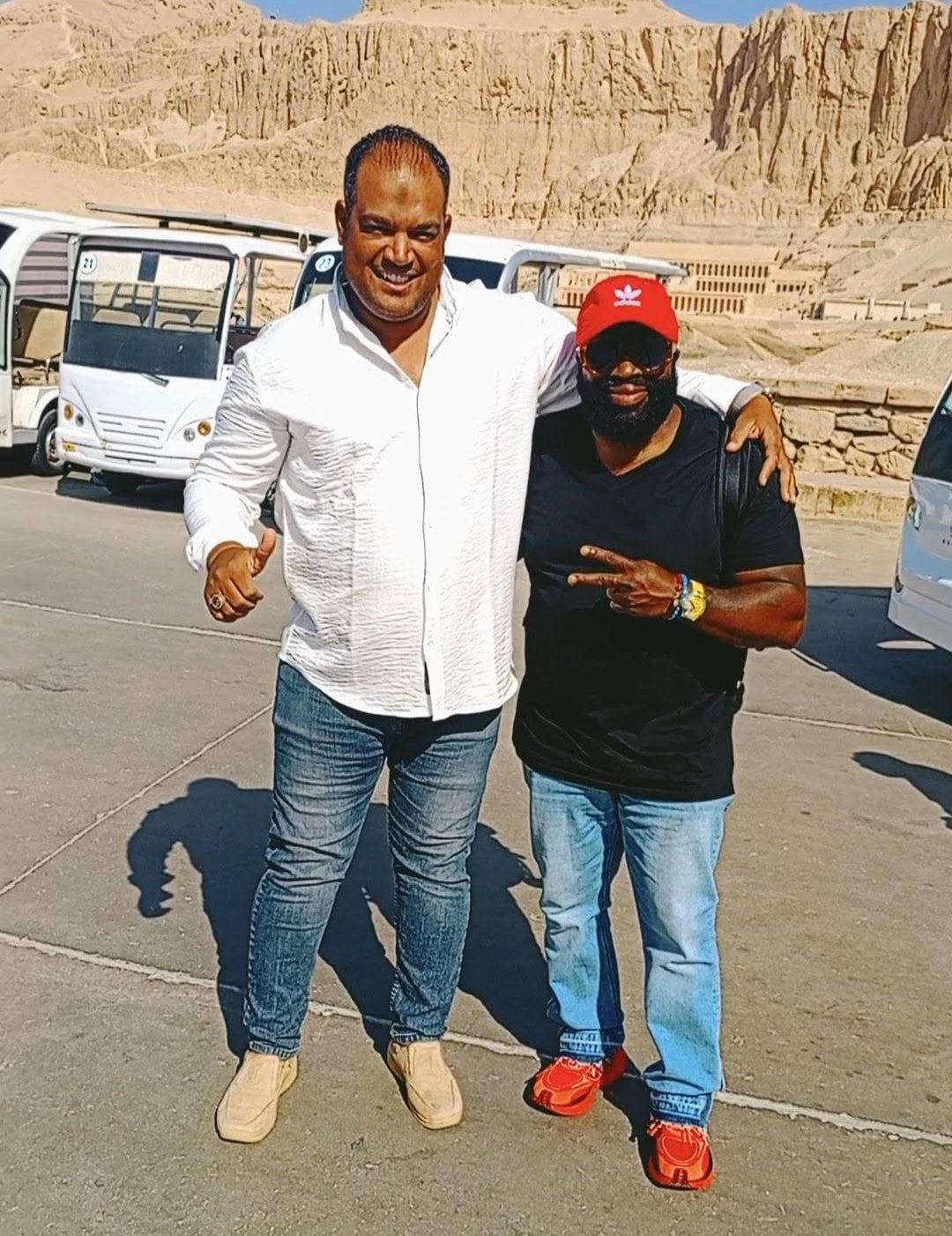 استمتاع الشرطي الأمريكي إريك هدسون فى غرب الأقصر استمتاع الشرطي الأمريكي إريك هدسون فى غرب الأقصر