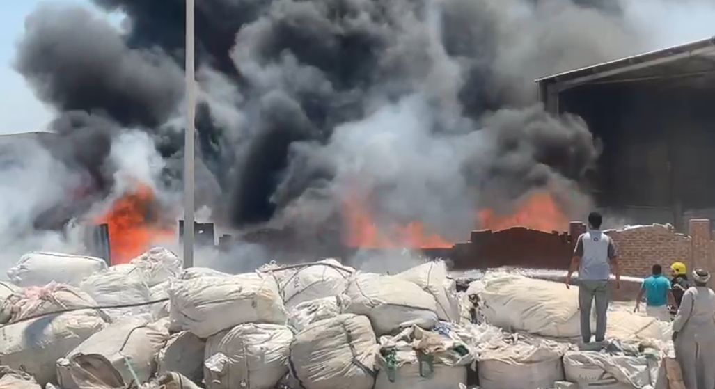 رجال الحماية يسيطرة على الحريق رجال الحماية يسيطرة على الحريق