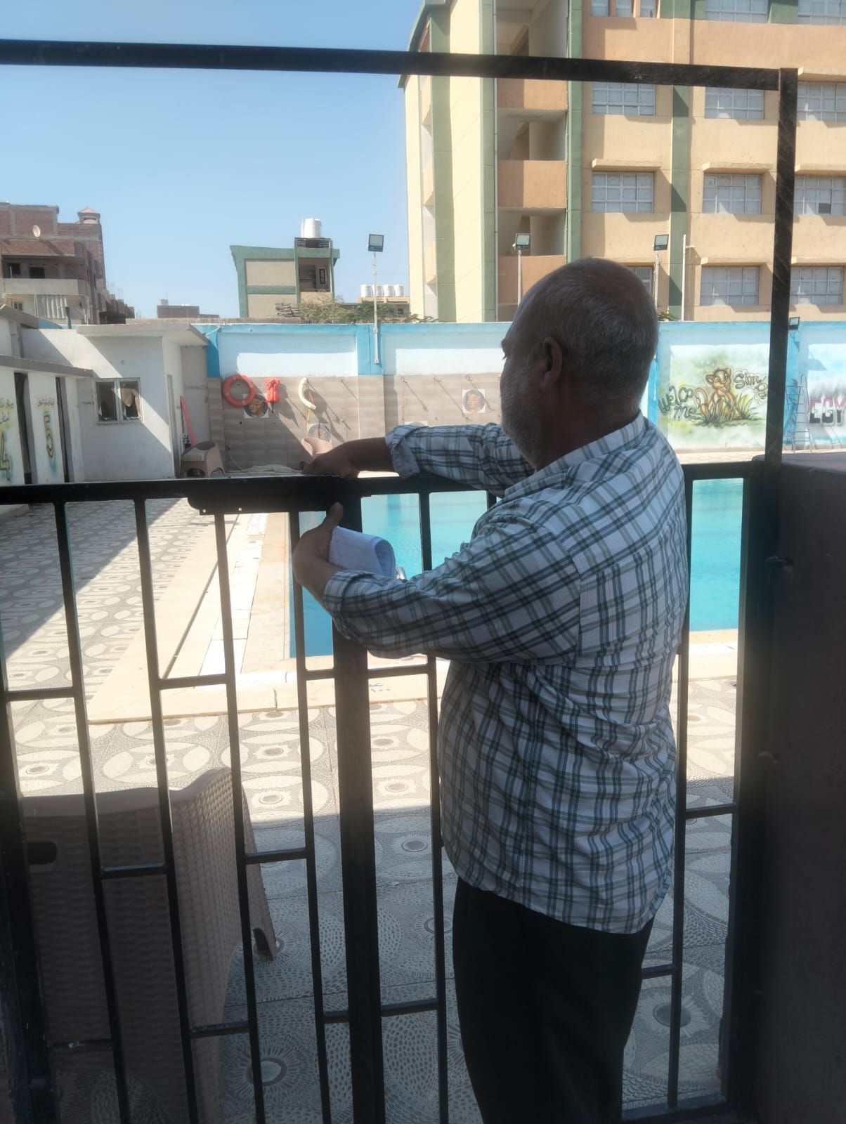 غلق حمام سباحة غلق حمام سباحة