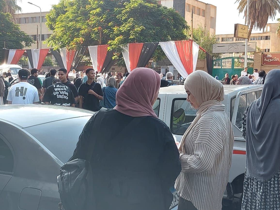 أولياء أمور قبل امتحان الثانوية العامة أولياء أمور قبل امتحان الثانوية العامة