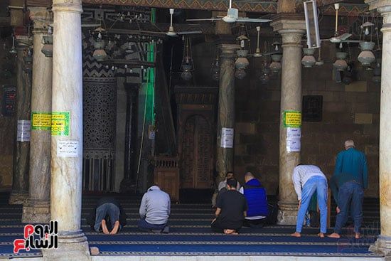 الصلاة داخل مسجد الكخيا الصلاة داخل مسجد الكخيا