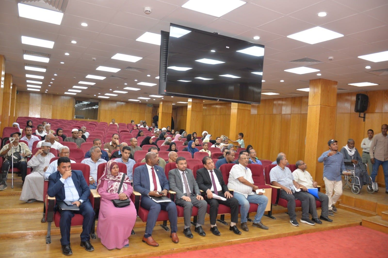 قيادات الأقصر فى حضور فعاليات لقاء اليوم المفتوح مع المواطنين قيادات الأقصر فى حضور فعاليات لقاء اليوم المفتوح مع المواطنين