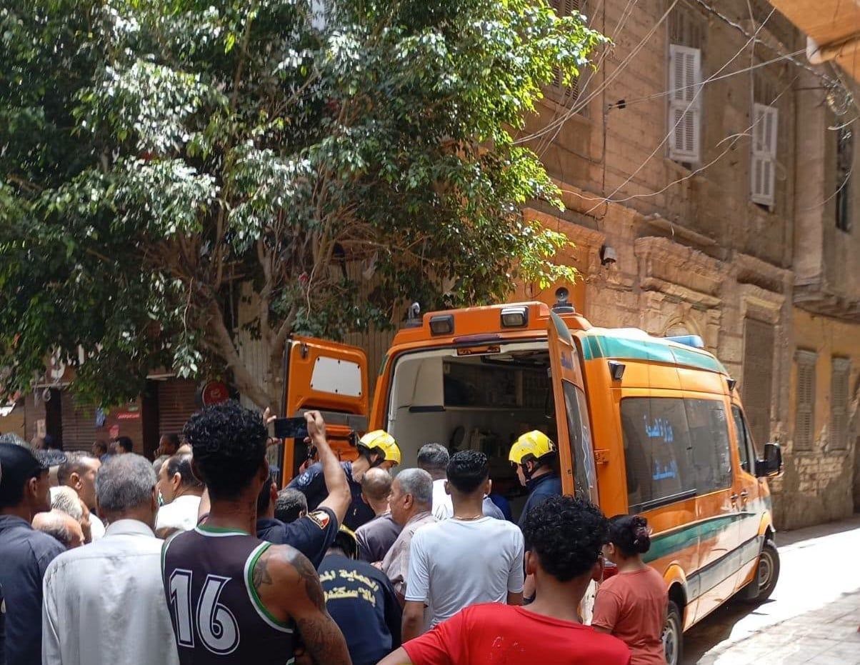 اصابة شخص في انهيار عقار بجمرك الإسكندرية اصابة شخص في انهيار عقار بجمرك الإسكندرية