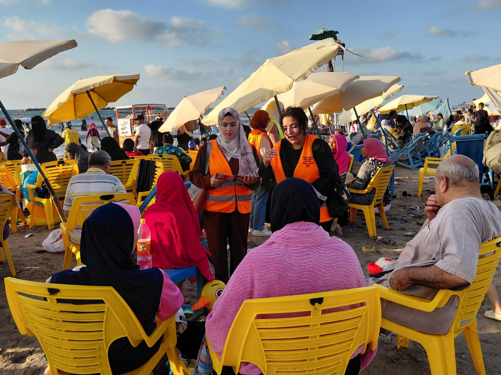 الأنشطة التوعوية لصندوق مكافحة الإدمان داخل شواطئ المحافظات الساحلية الأنشطة التوعوية لصندوق مكافحة الإدمان داخل شواطئ المحافظات الساحلية