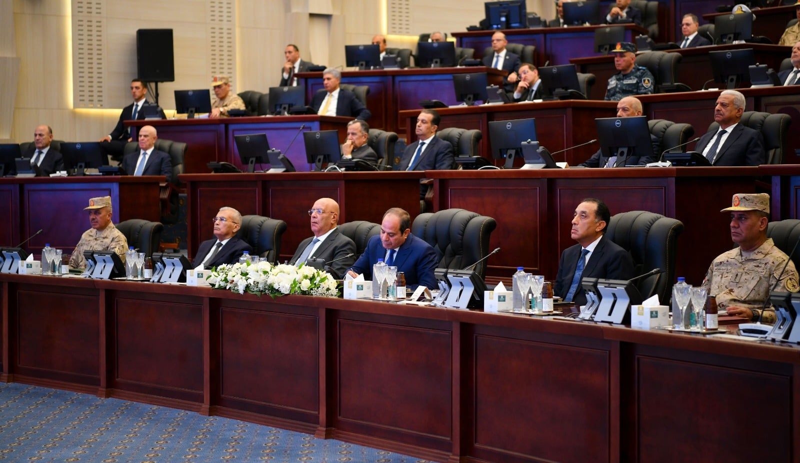 خلال استعراض إمكانيات أجهزة الدولة في مُجابهة الأزمات والكوارث (8) خلال استعراض إمكانيات أجهزة الدولة في مُجابهة الأزمات والكوارث (8)