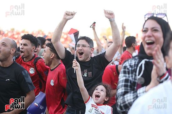 فرحة الجماهير بالشوط الأول (9) فرحة الجماهير بالشوط الأول (9)