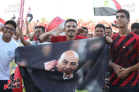 فرحة الجماهير بالشوط الأول (8) فرحة الجماهير بالشوط الأول (8)