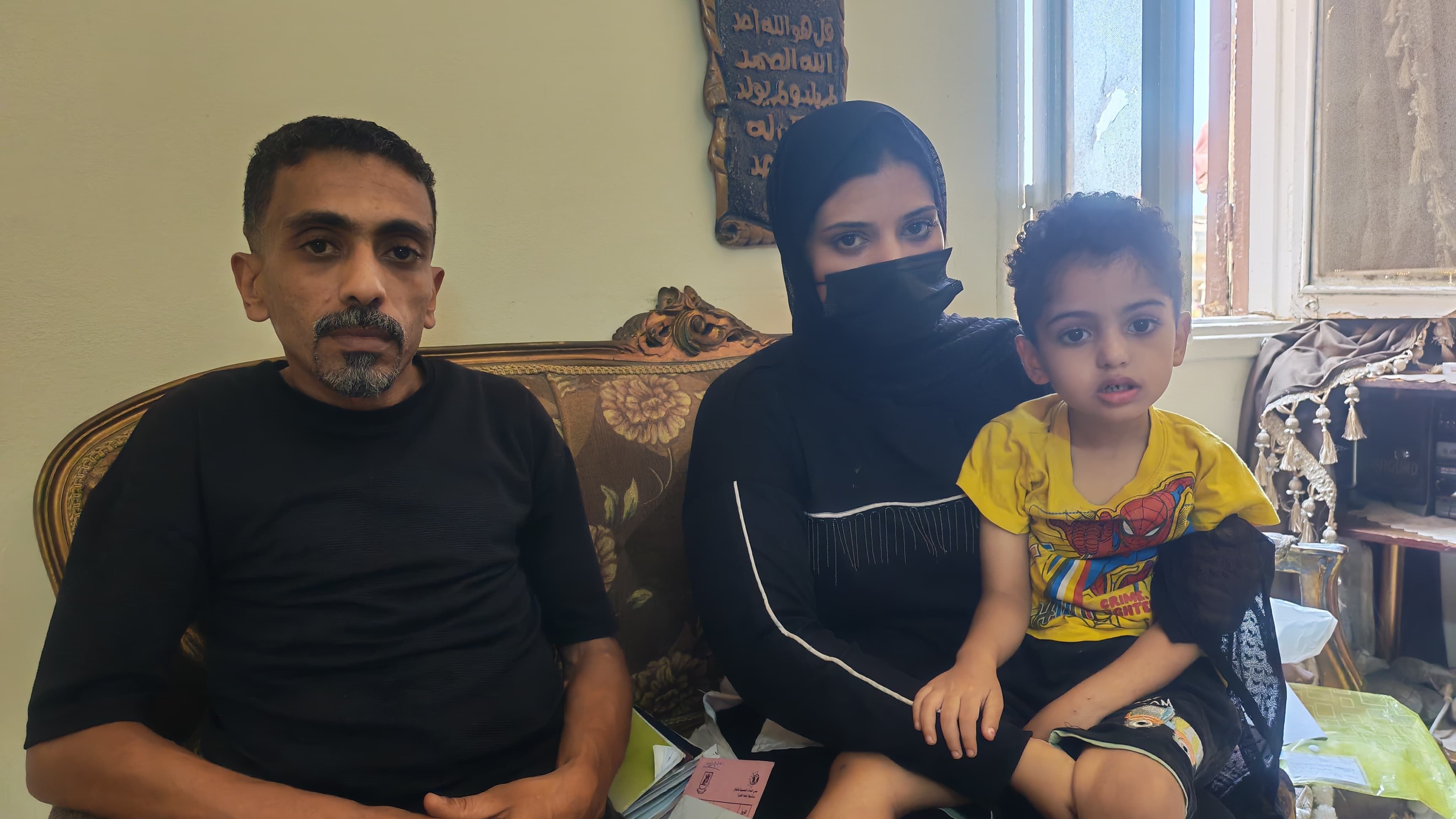 الطفل حسن ووالده ووالدته الطفل حسن ووالده ووالدته