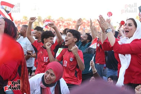 فرحة الجماهير بالشوط الأول (16) فرحة الجماهير بالشوط الأول (16)