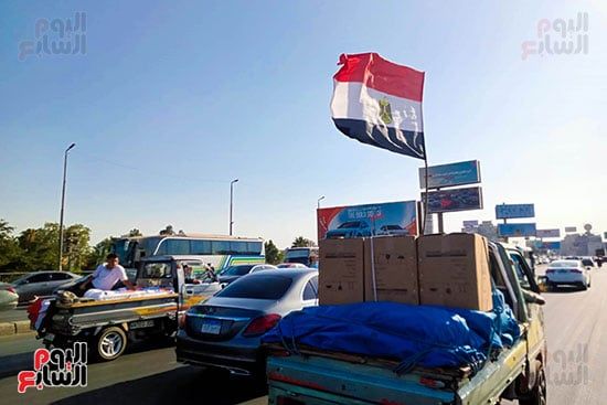 علم مصر يزين العربات علم مصر يزين العربات