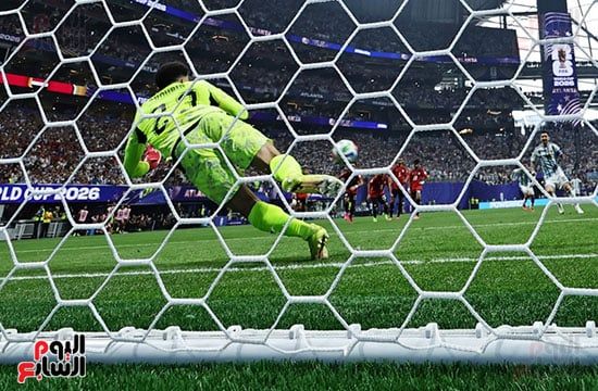 مصطفى شوبير بتألق خلال المباراة مصطفى شوبير بتألق خلال المباراة