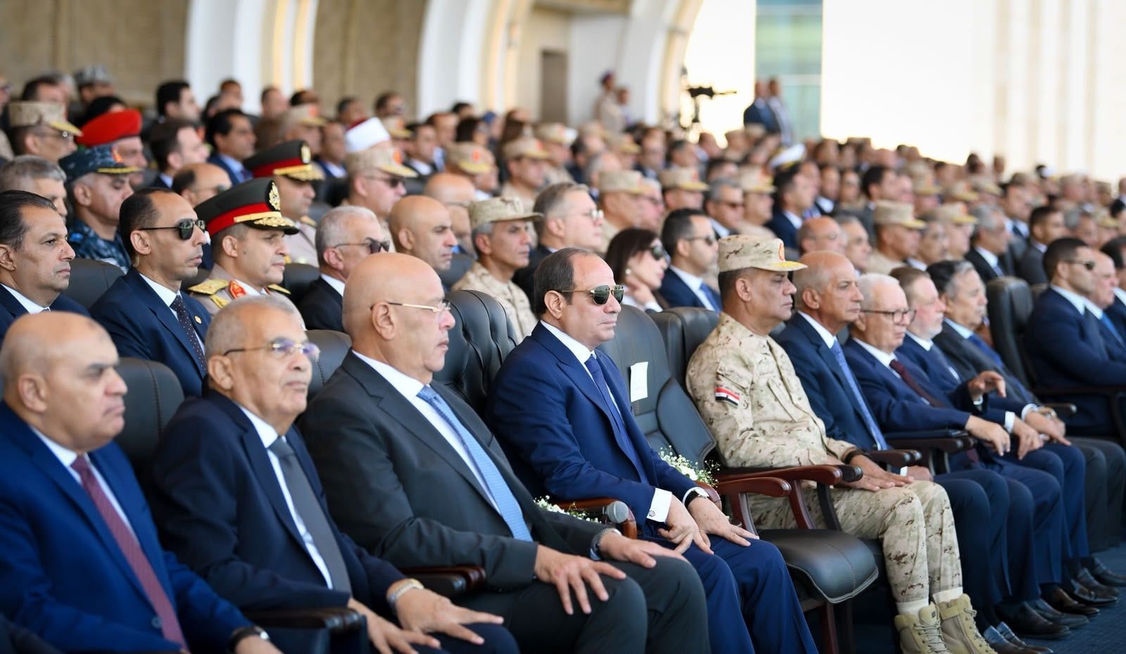 خلال استعراض إمكانيات أجهزة الدولة في مُجابهة الأزمات والكوارث (4) خلال استعراض إمكانيات أجهزة الدولة في مُجابهة الأزمات والكوارث (4)
