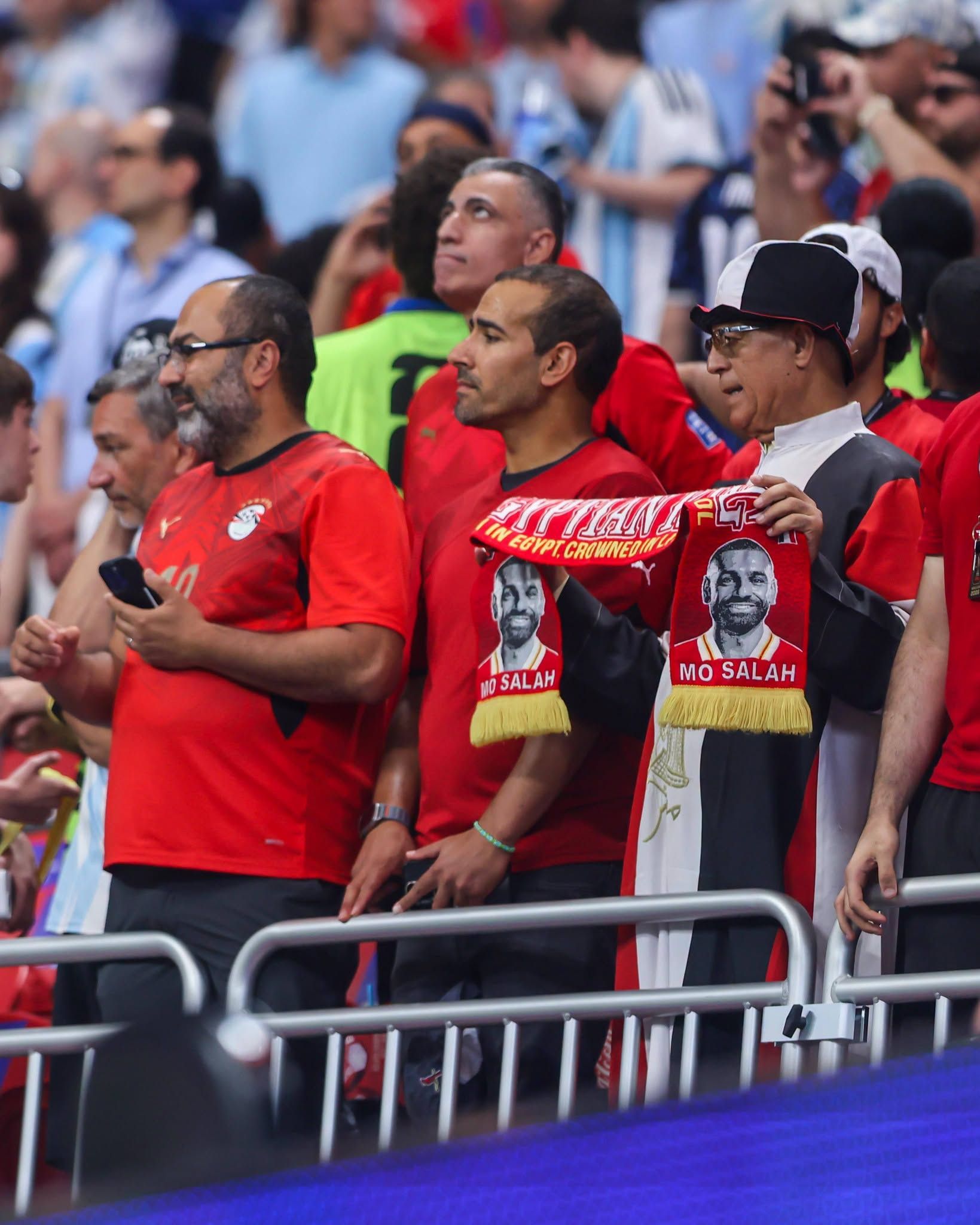 الجماهير تساند محمد صلاح الجماهير تساند محمد صلاح