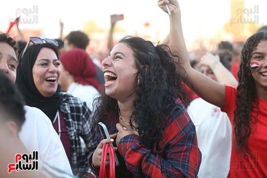 فرحة الجماهير بالشوط الأول (14) فرحة الجماهير بالشوط الأول (14)