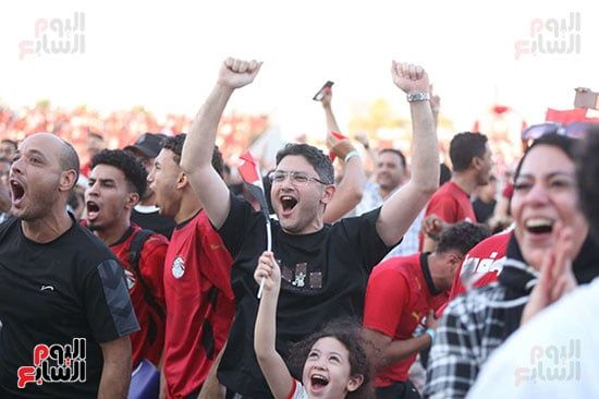 فرحة الجماهير بالشوط الأول (11) فرحة الجماهير بالشوط الأول (11)