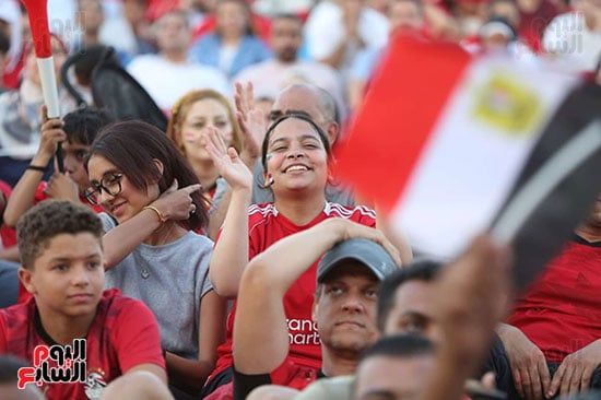 فرحة الجماهير بالشوط الأول (7) فرحة الجماهير بالشوط الأول (7)