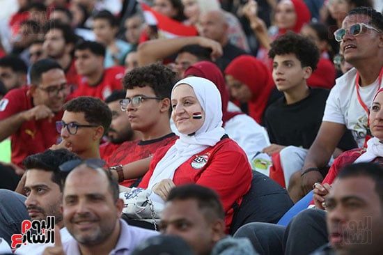 فرحة الجماهير بالشوط الأول (5) فرحة الجماهير بالشوط الأول (5)