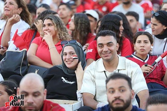فرحة الجماهير بالشوط الأول (13) فرحة الجماهير بالشوط الأول (13)