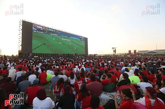 فرحة الجماهير بالشوط الأول (10) فرحة الجماهير بالشوط الأول (10)