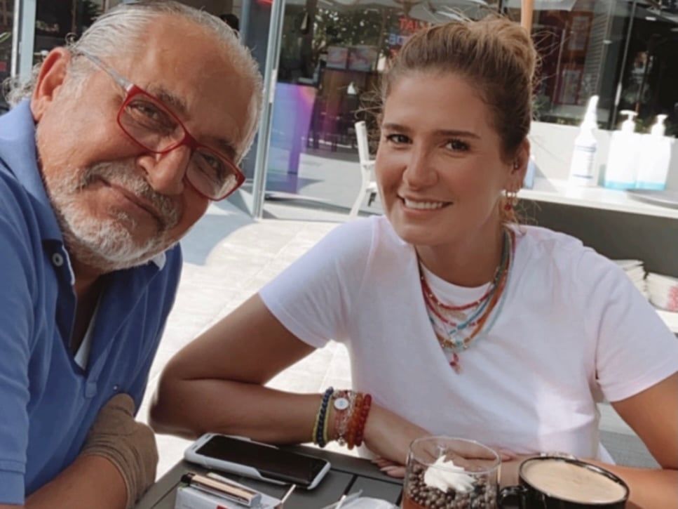 هنا شيحة فى صورة مع حما شقيقتها رشا الراحل هنا شيحة فى صورة مع حما شقيقتها رشا الراحل