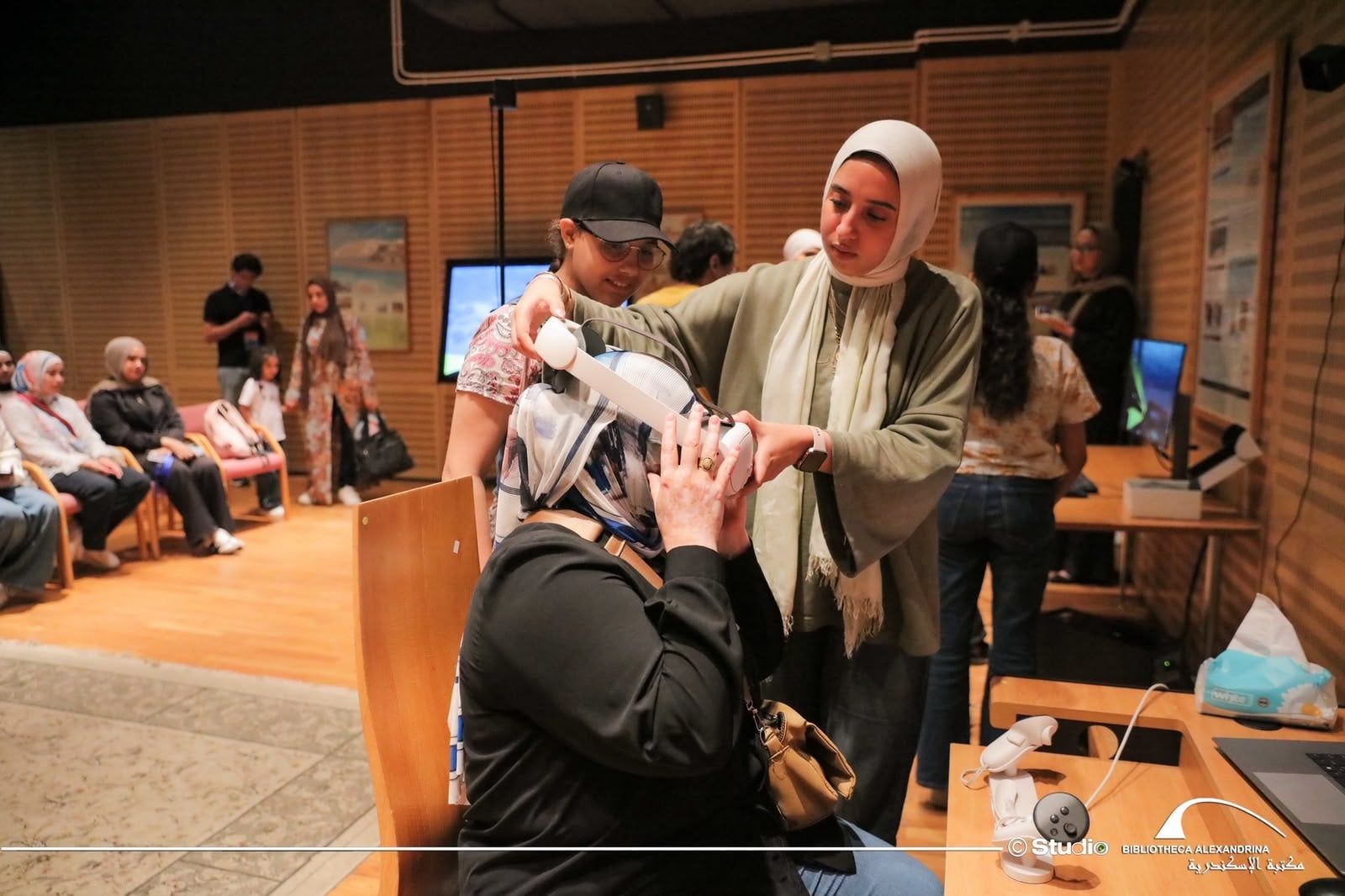 تطبيقات الواقع الافتراضى.. ندوة فى معرض مكتبة الإسكندرية للكتاب (4) تطبيقات الواقع الافتراضى.. ندوة فى معرض مكتبة الإسكندرية للكتاب (4)