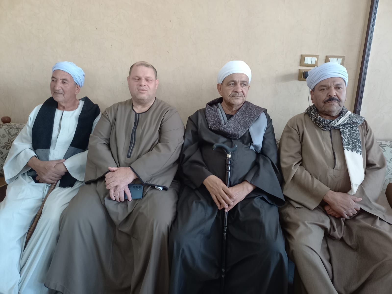 الحاضرون بجلسة الصلح الحاضرون بجلسة الصلح