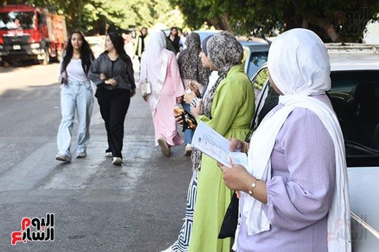 قطار الثانوية العامة يصل محطة الفيزياء والتاريخ (2) قطار الثانوية العامة يصل محطة الفيزياء والتاريخ (2)