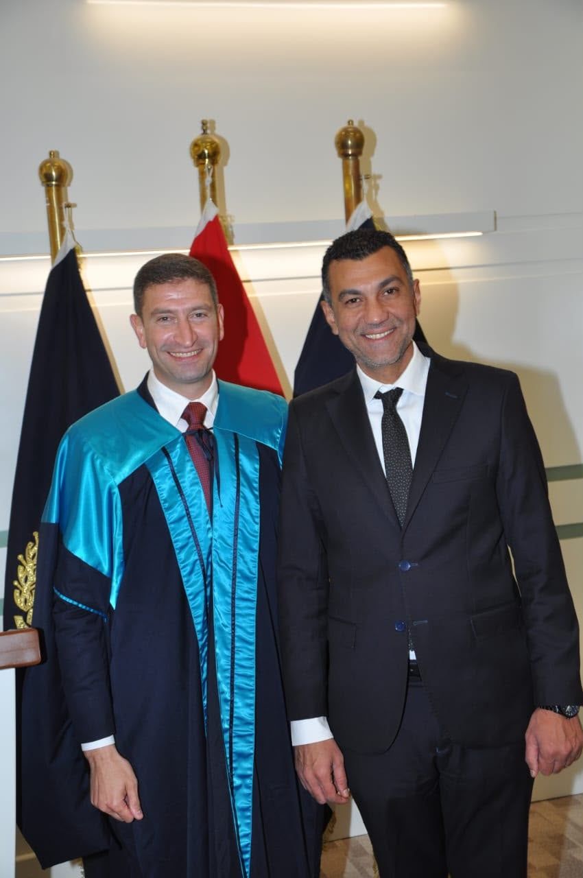 العقيد الدكتور محمد بشر بعد الحصول على درجة الدكتوراه (2) العقيد الدكتور محمد بشر بعد الحصول على درجة الدكتوراه (2)