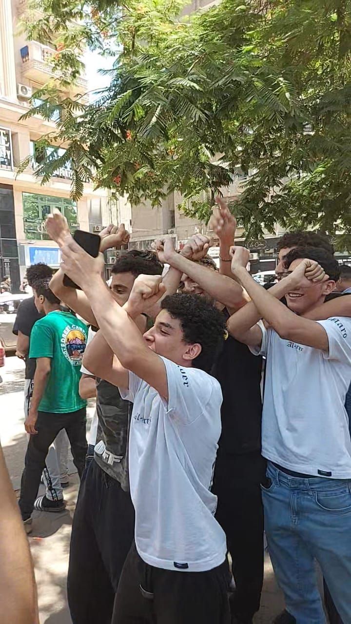 5e2faada30.jpg