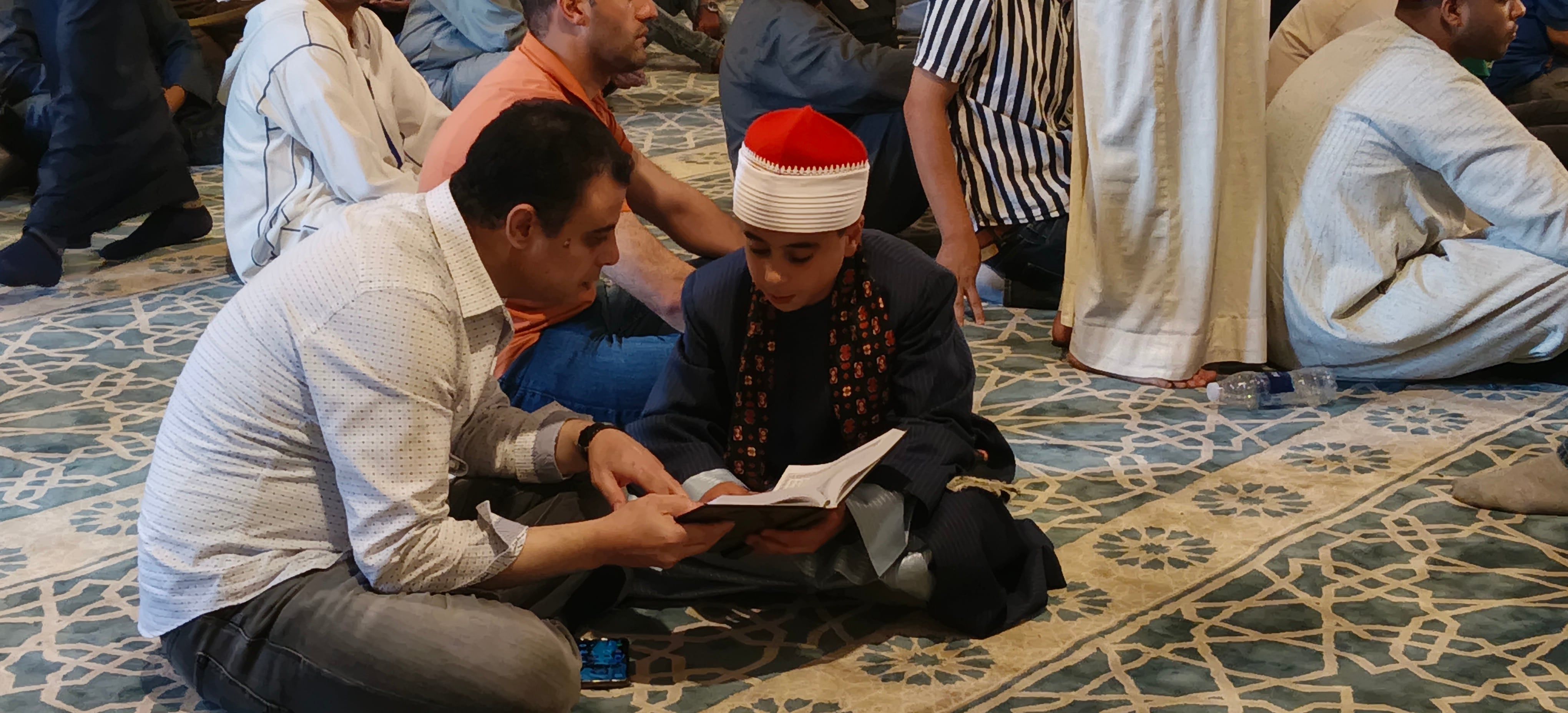إياد يراجع القران قبل الاختبار إياد يراجع القران قبل الاختبار