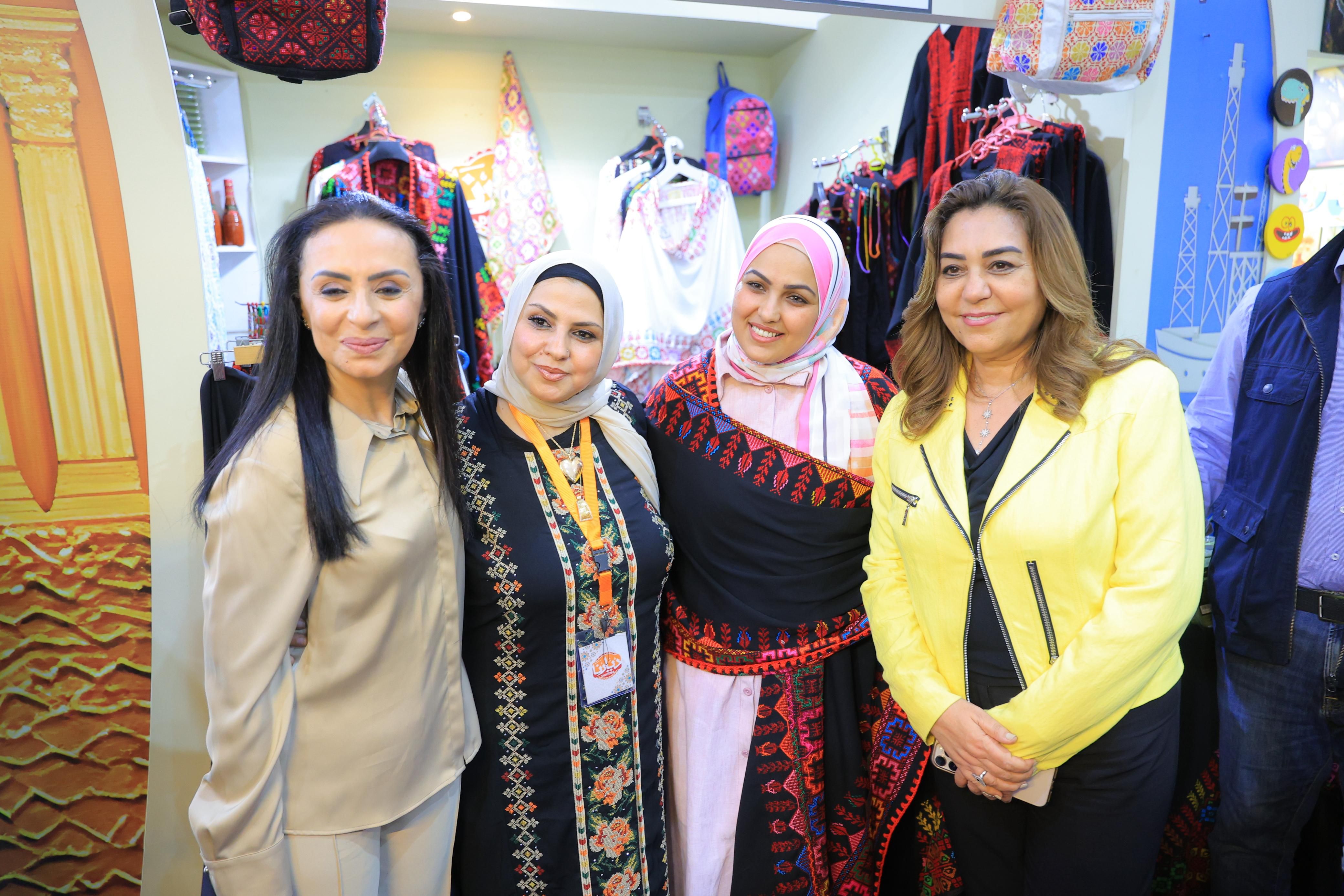 وزيرة التضامن تفتتح فعاليات معرض ديارنا للحرف اليدوية والتراثية بمارينا 4 الساحل بحضور وزيرة التنمية المحلية وزيرة التضامن تفتتح فعاليات معرض ديارنا للحرف اليدوية والتراثية بمارينا 4 الساحل بحضور وزيرة التنمية المحلية