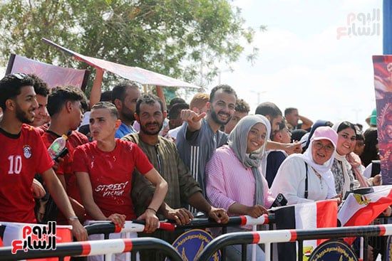 الجماهير فى انتظار وصول المنتخب بالعلمين الجماهير فى انتظار وصول المنتخب بالعلمين