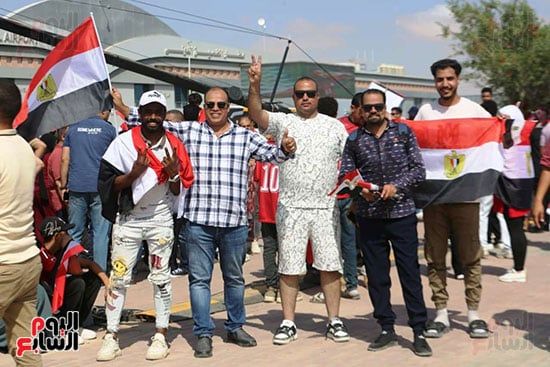 الحشد امام مطار العلمين الحشد امام مطار العلمين